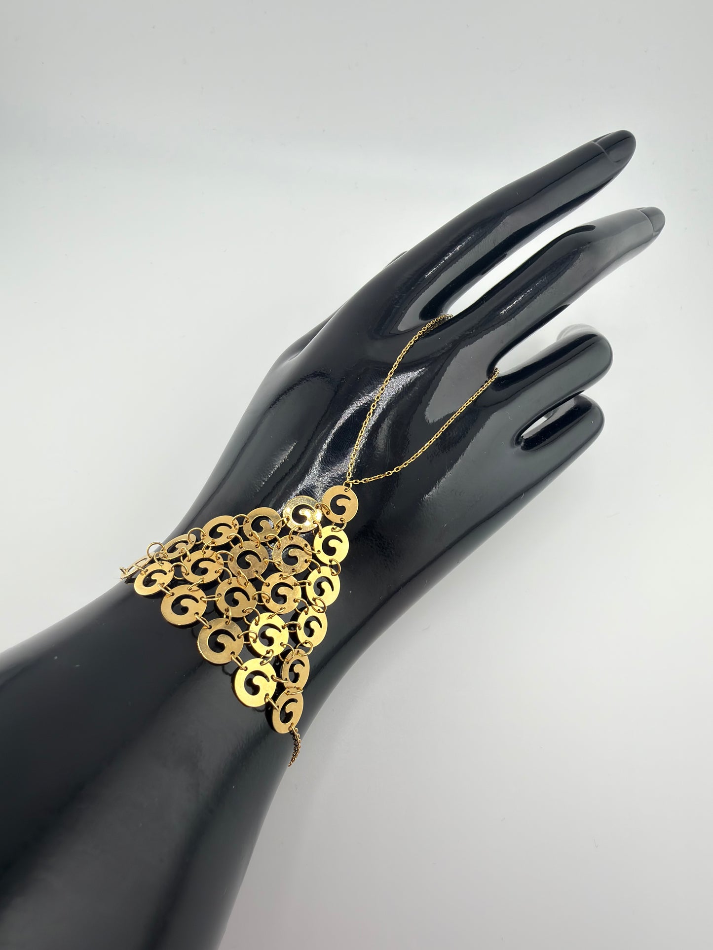 Bracelet de main oriental à pampilles en or 18 carats — 6,71 g