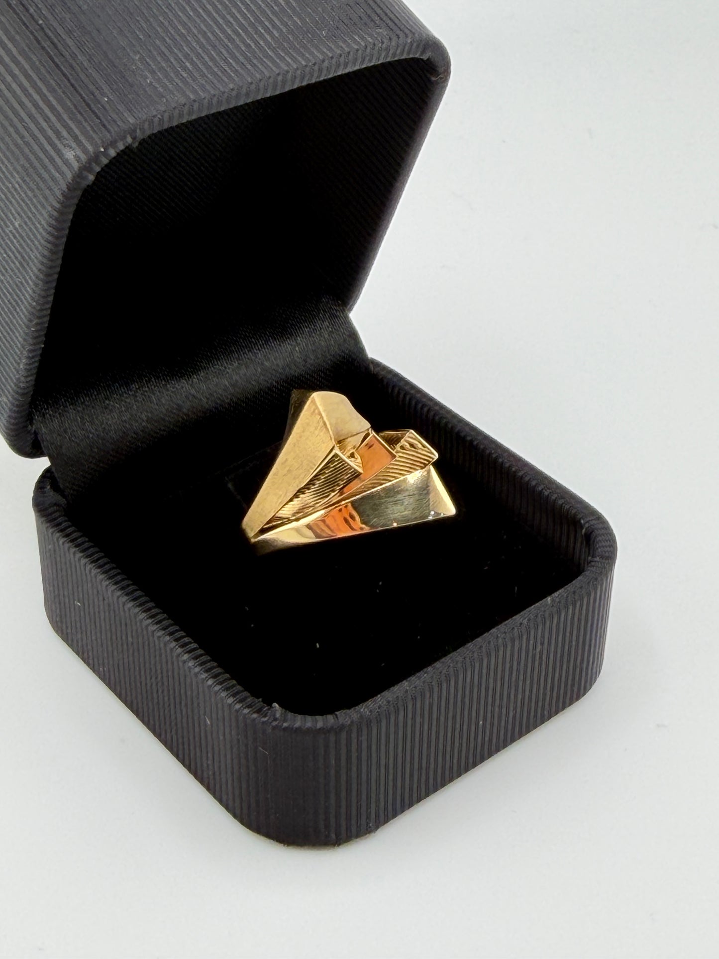 Bague géométrique en or 18K (750) – 2,77 g