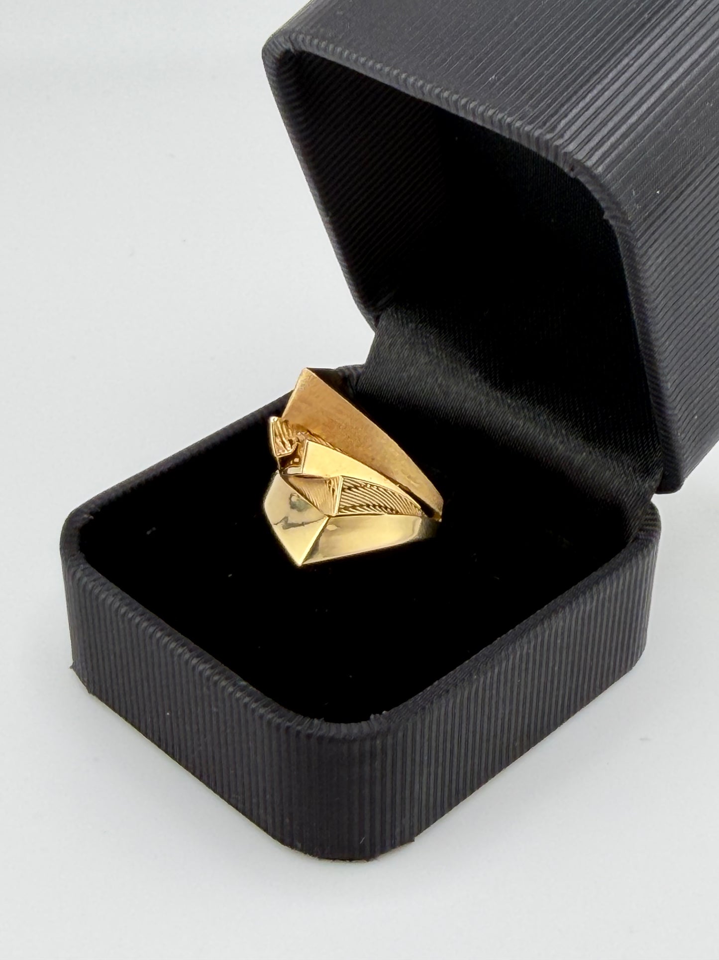 Bague géométrique en or 18K (750) – 2,77 g