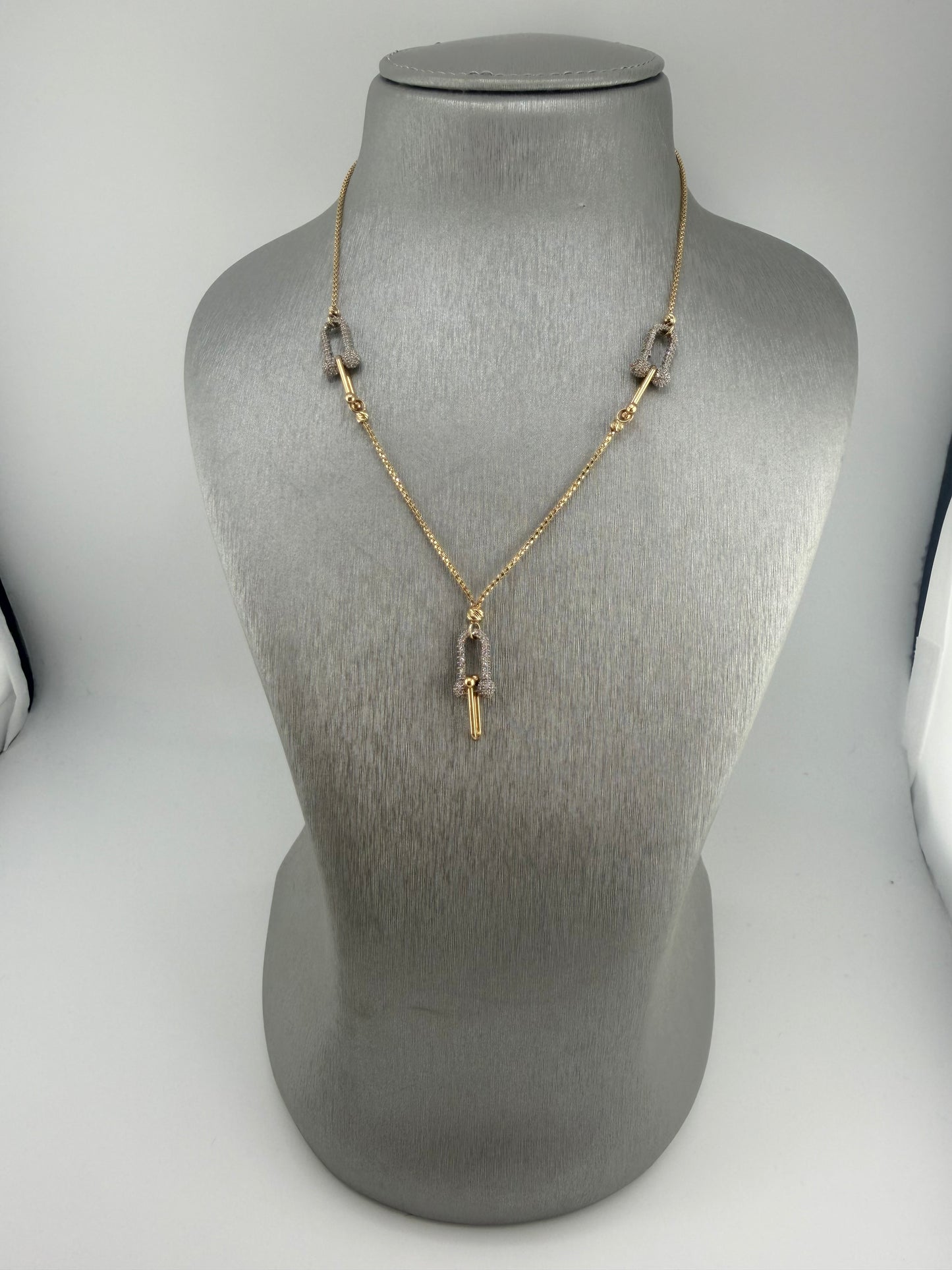 Collier en or 18 carats avec détails élégants – 7,61 g