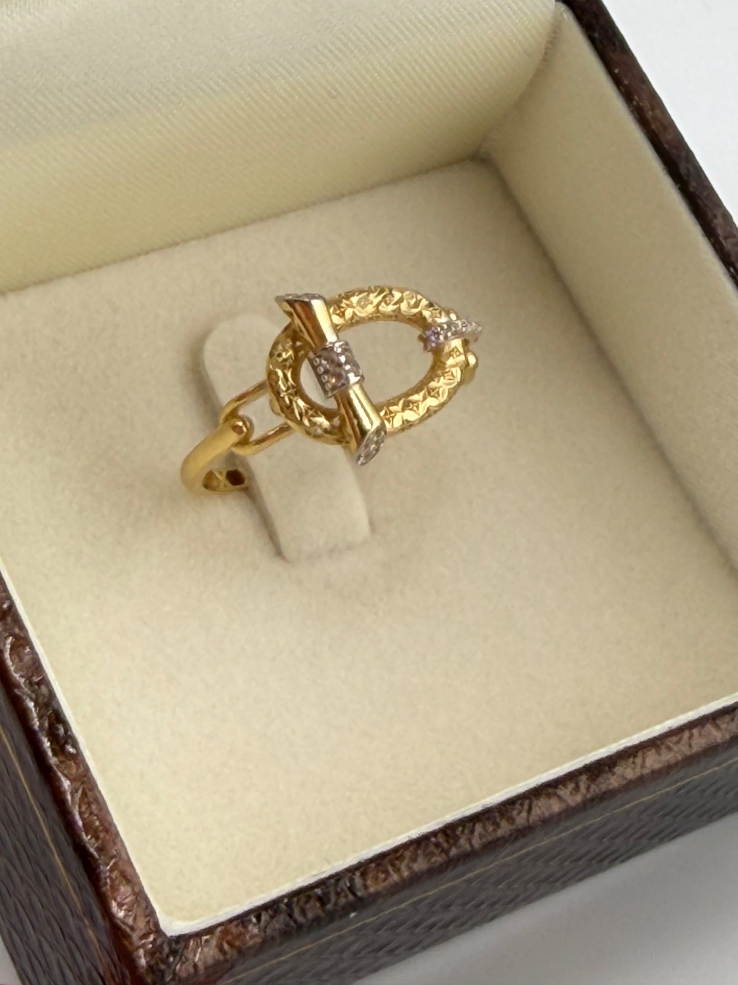 Bague en or jaune avec zircon – Taille 9