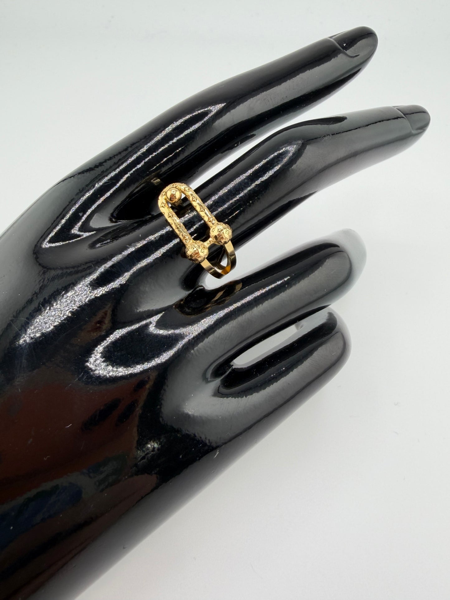 Bague élégante en or jaune 18 carats — taille 9