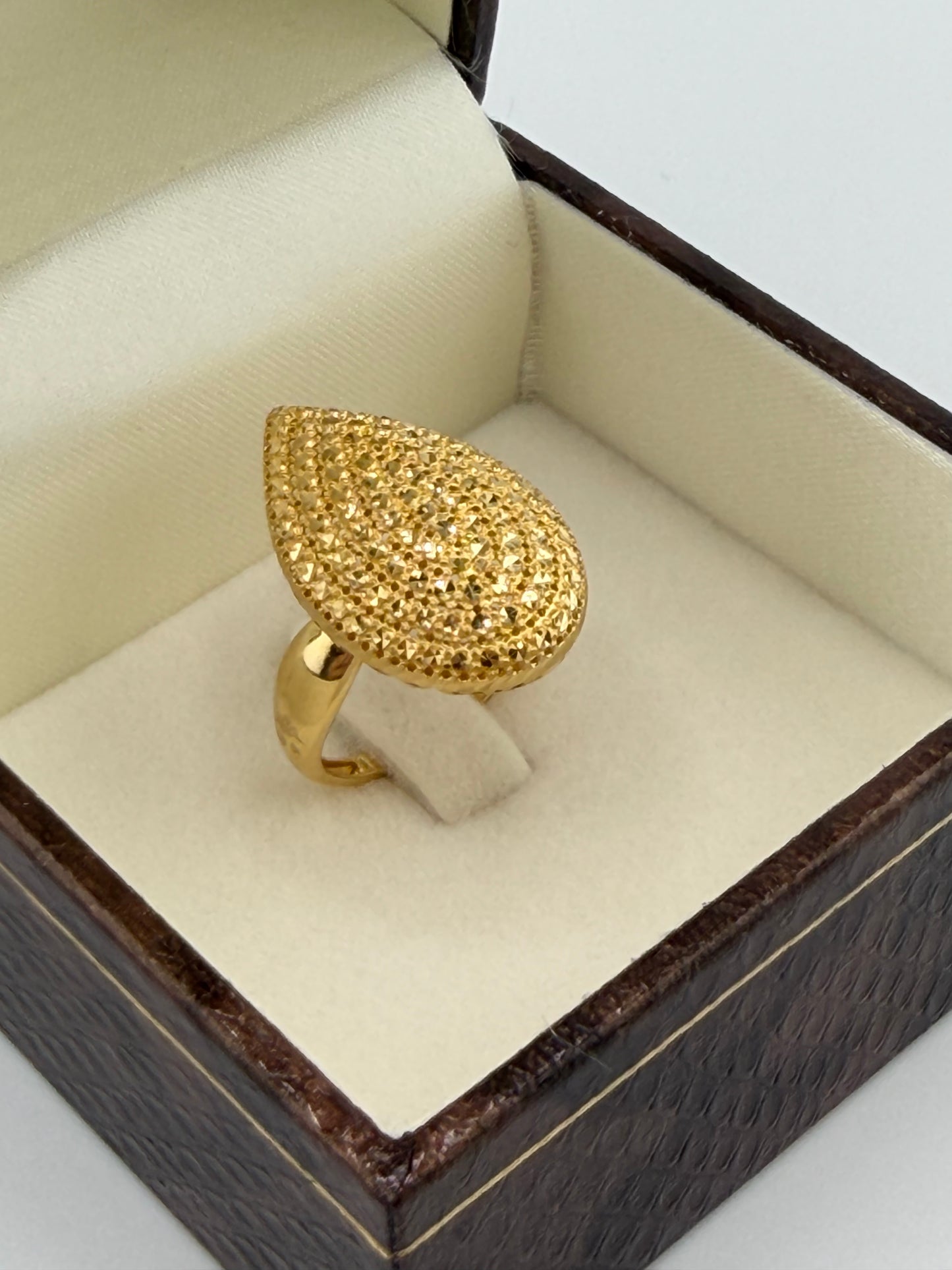Bague élégante en or 18 carats.