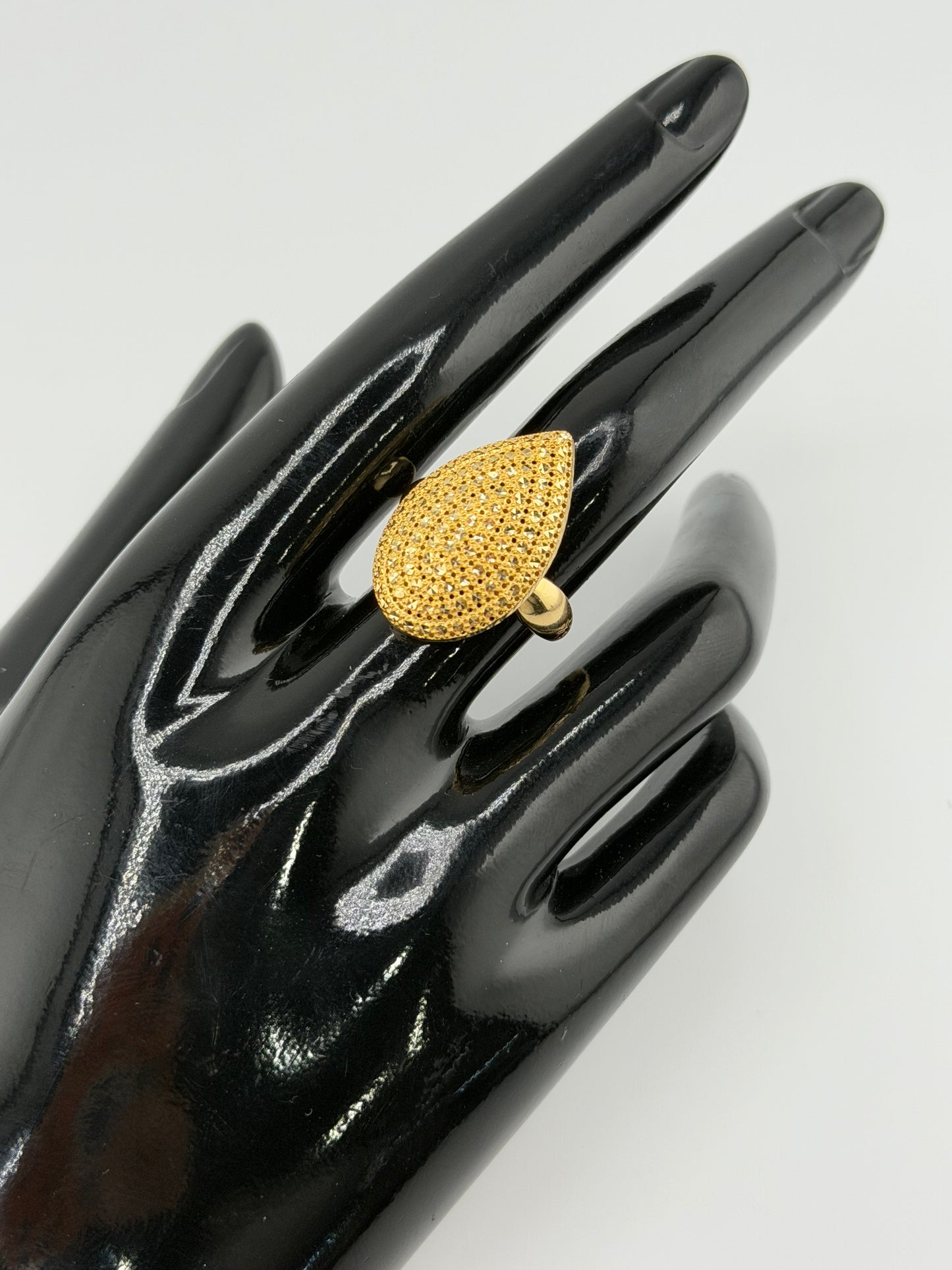 Bague élégante en or 18 carats.