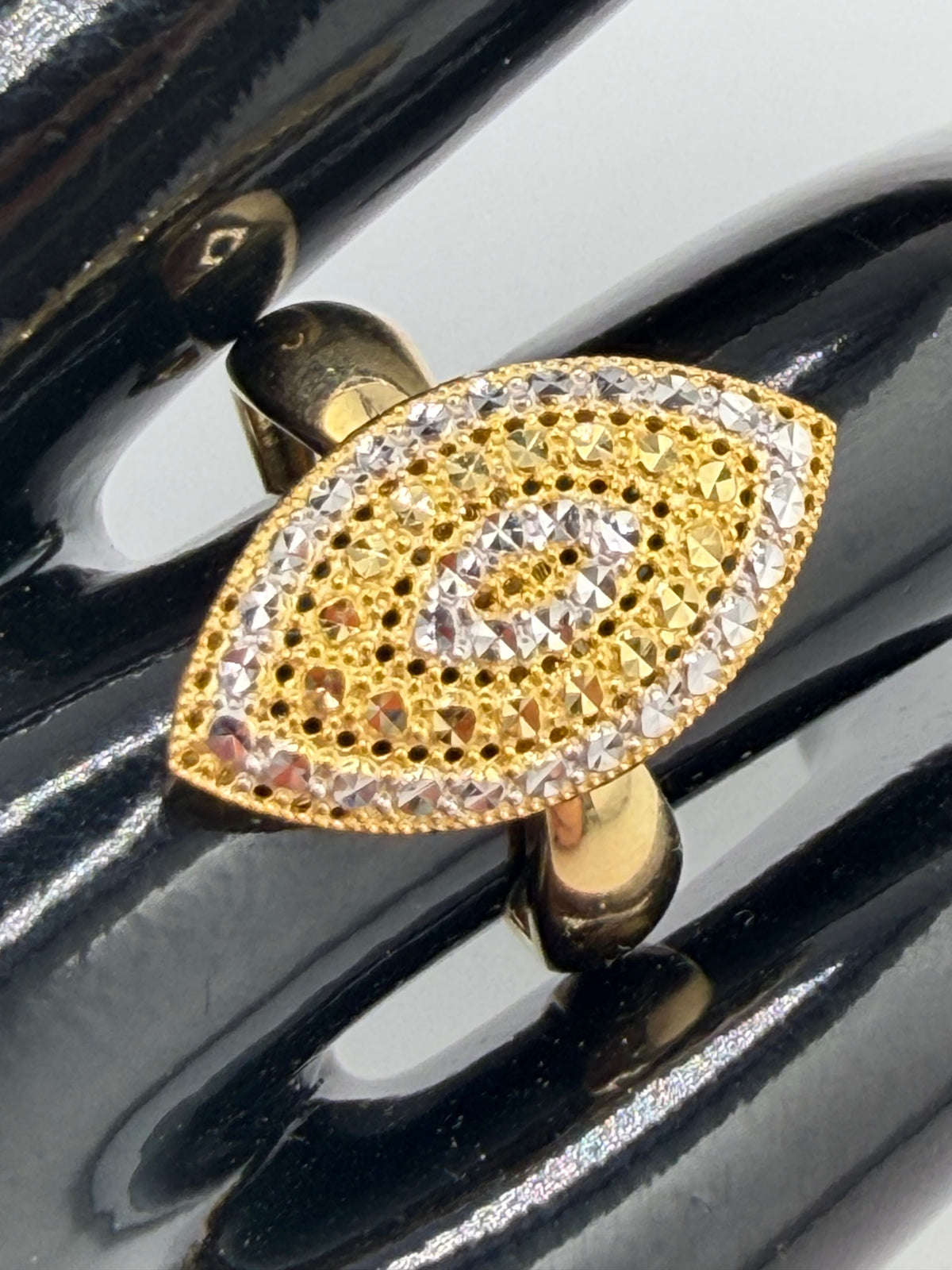 Bague en or jaune et or blanc 18 carats – 2,32 g