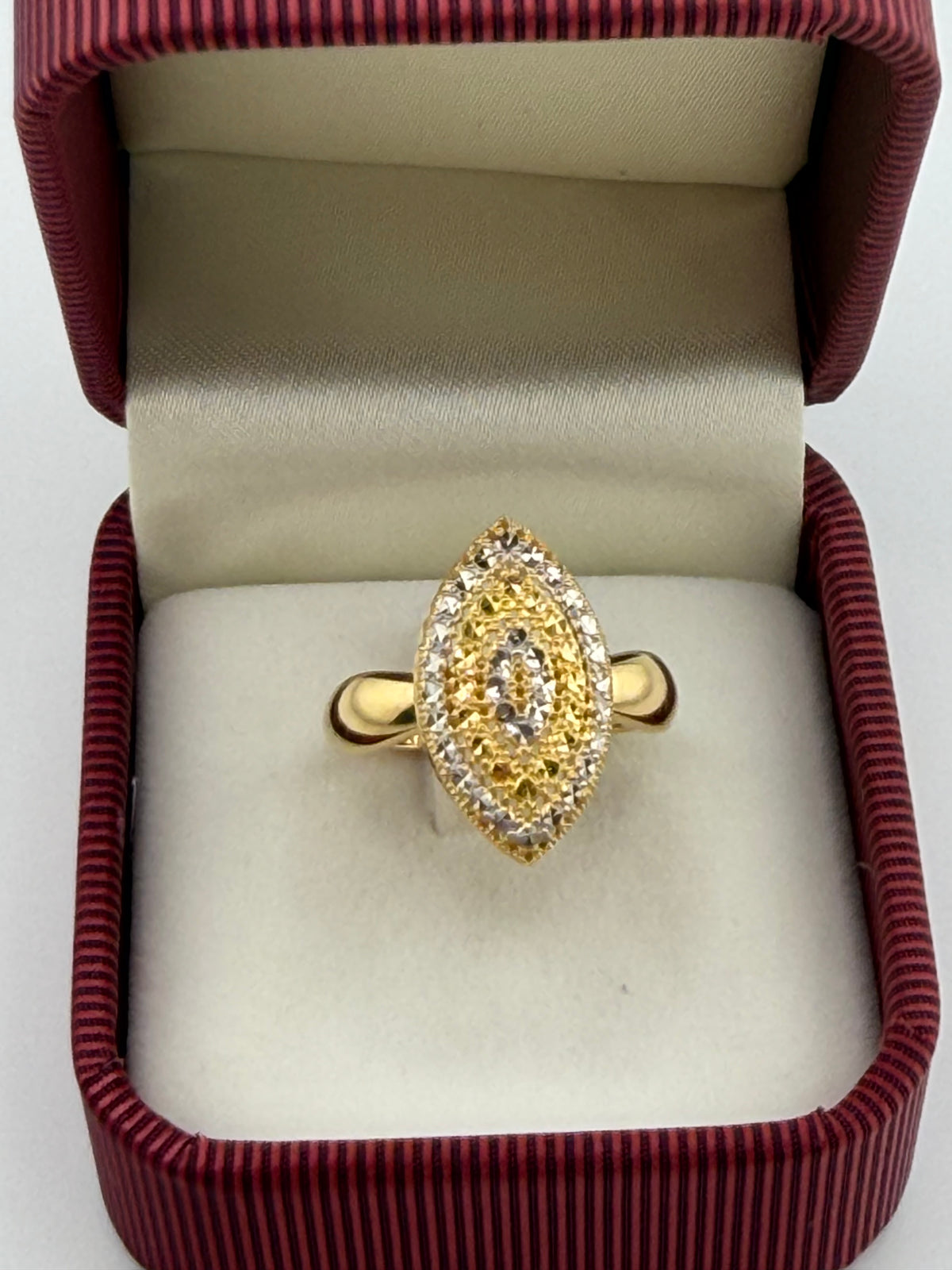 Bague en or jaune et or blanc 18 carats – 2,32 g