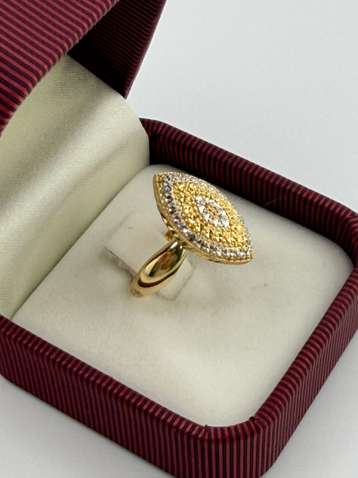 Bague en or jaune et or blanc 18 carats – 2,32 g