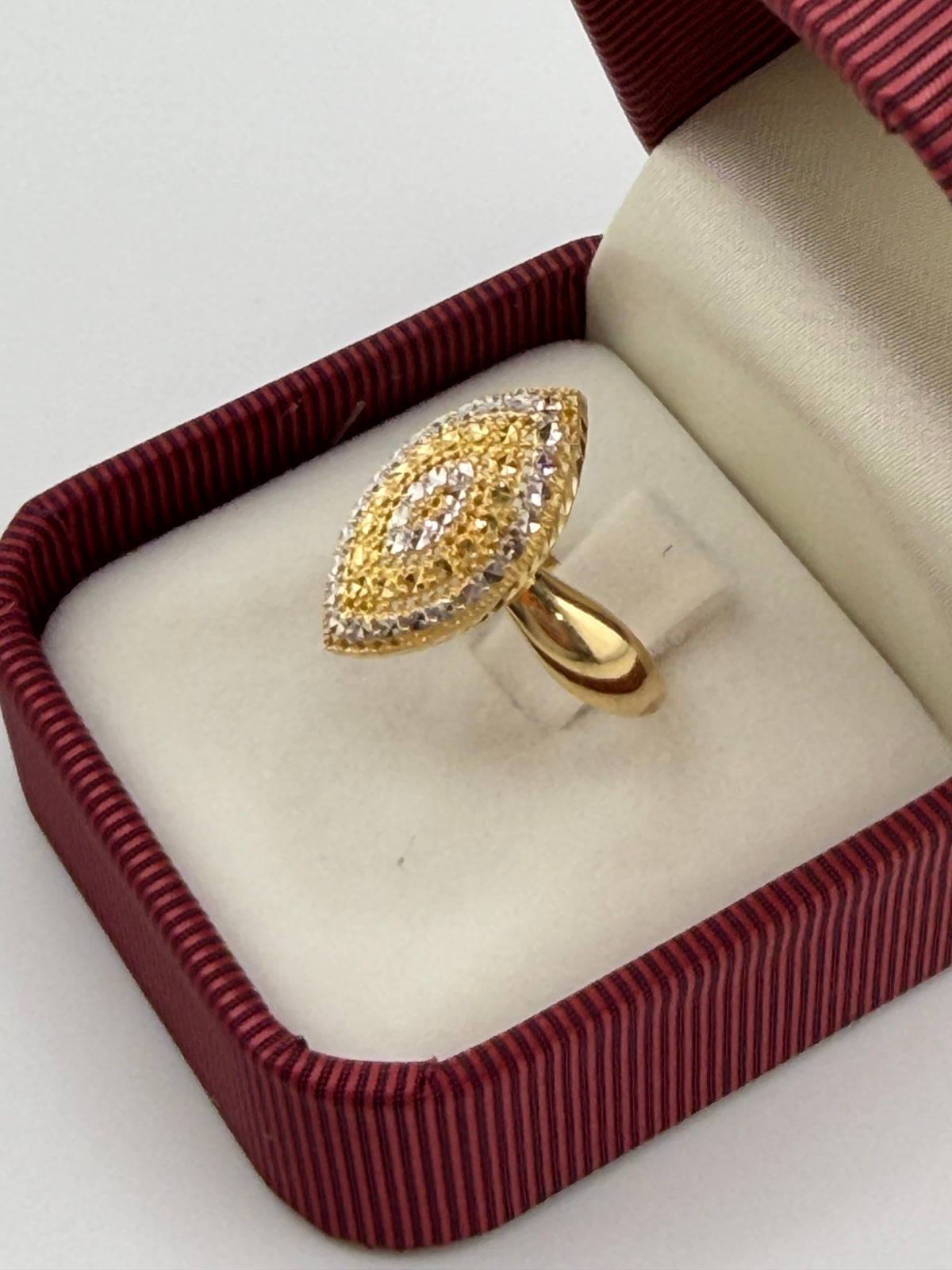 Bague en or jaune et or blanc 18 carats – 2,32 g