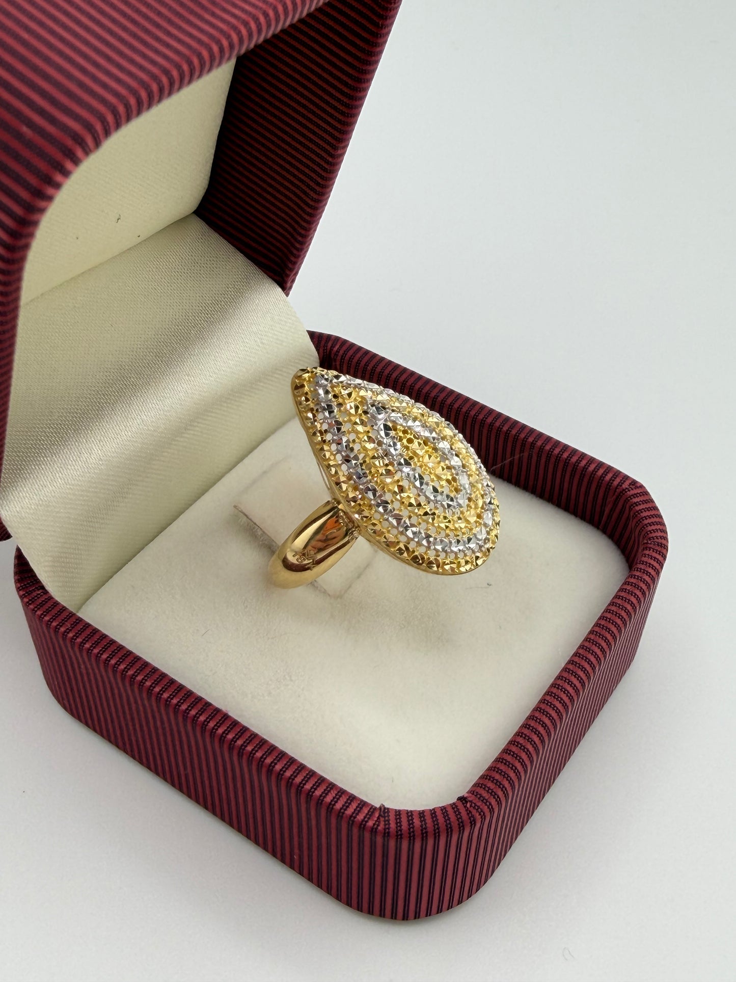 Bague en or jaune et or blanc 18 carats – 2,47 g
